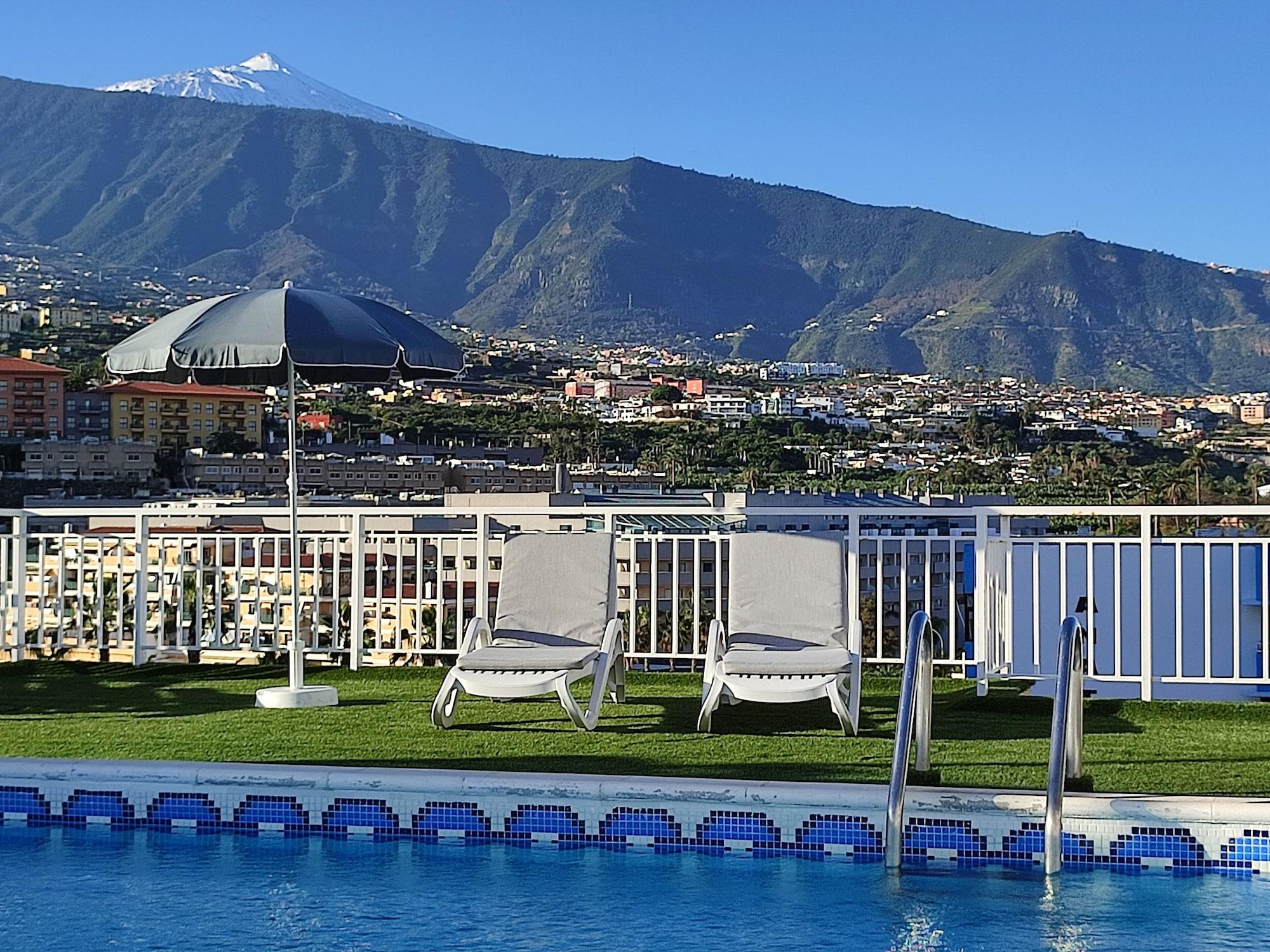 Varios Skyview Hotel