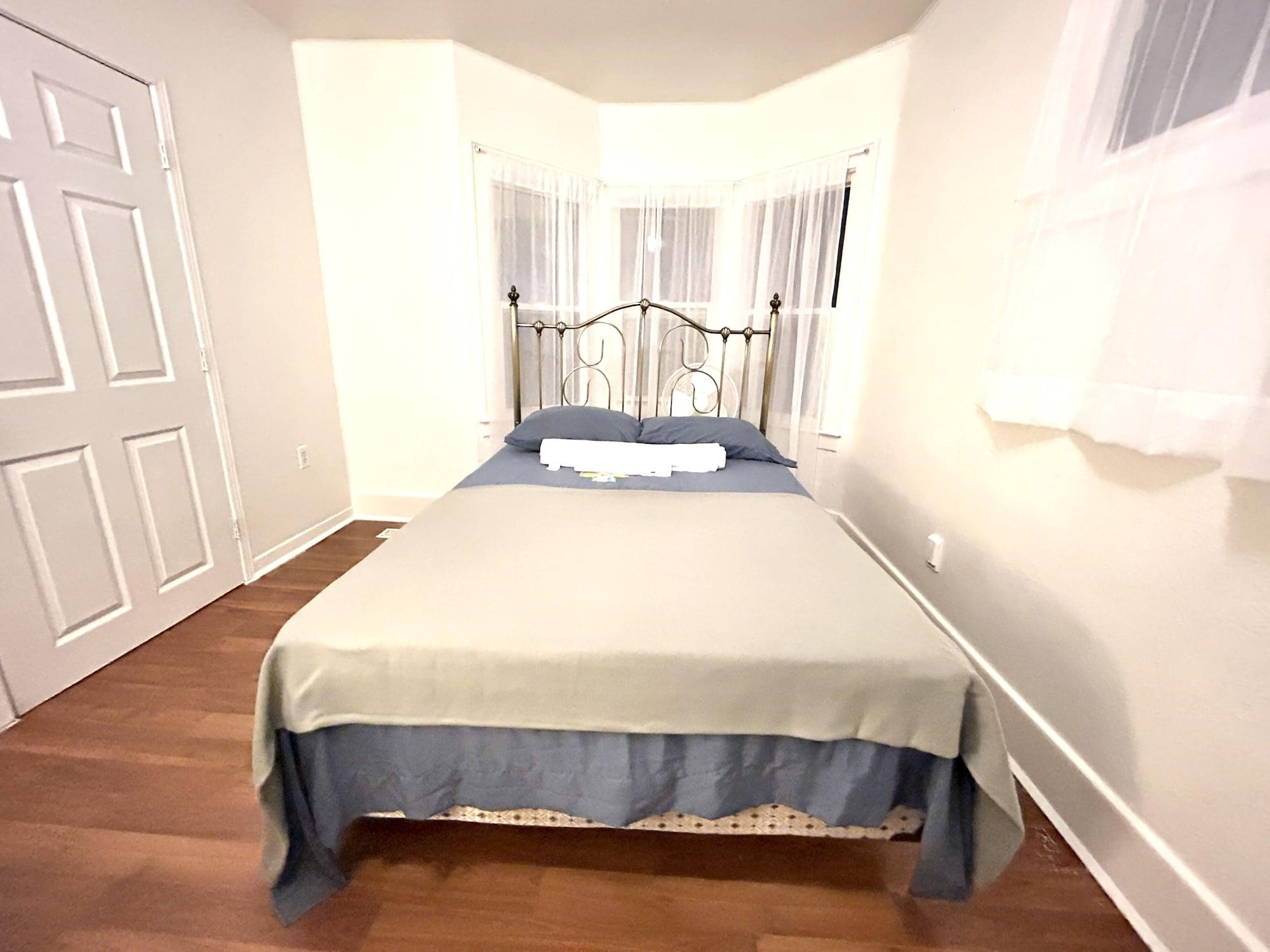 Varios Housing Albert