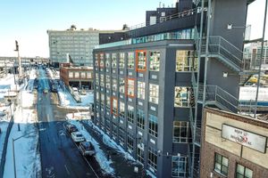 Alojamiento - Feather Factory