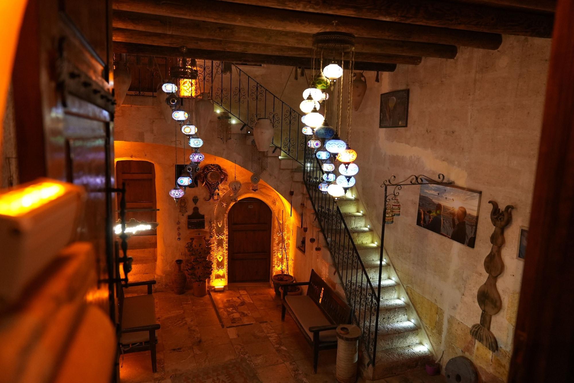 Vista Exterior Avanos Suites