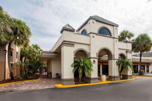 Alojamiento - Days Inn & Suites by Wyndham Orlando Airport