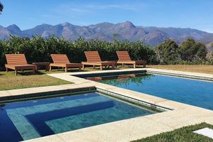 Alquiler Temporario - Casa do Alto Itaipava, vista magnífica, 3 suítes, piscina com hidro aquecida