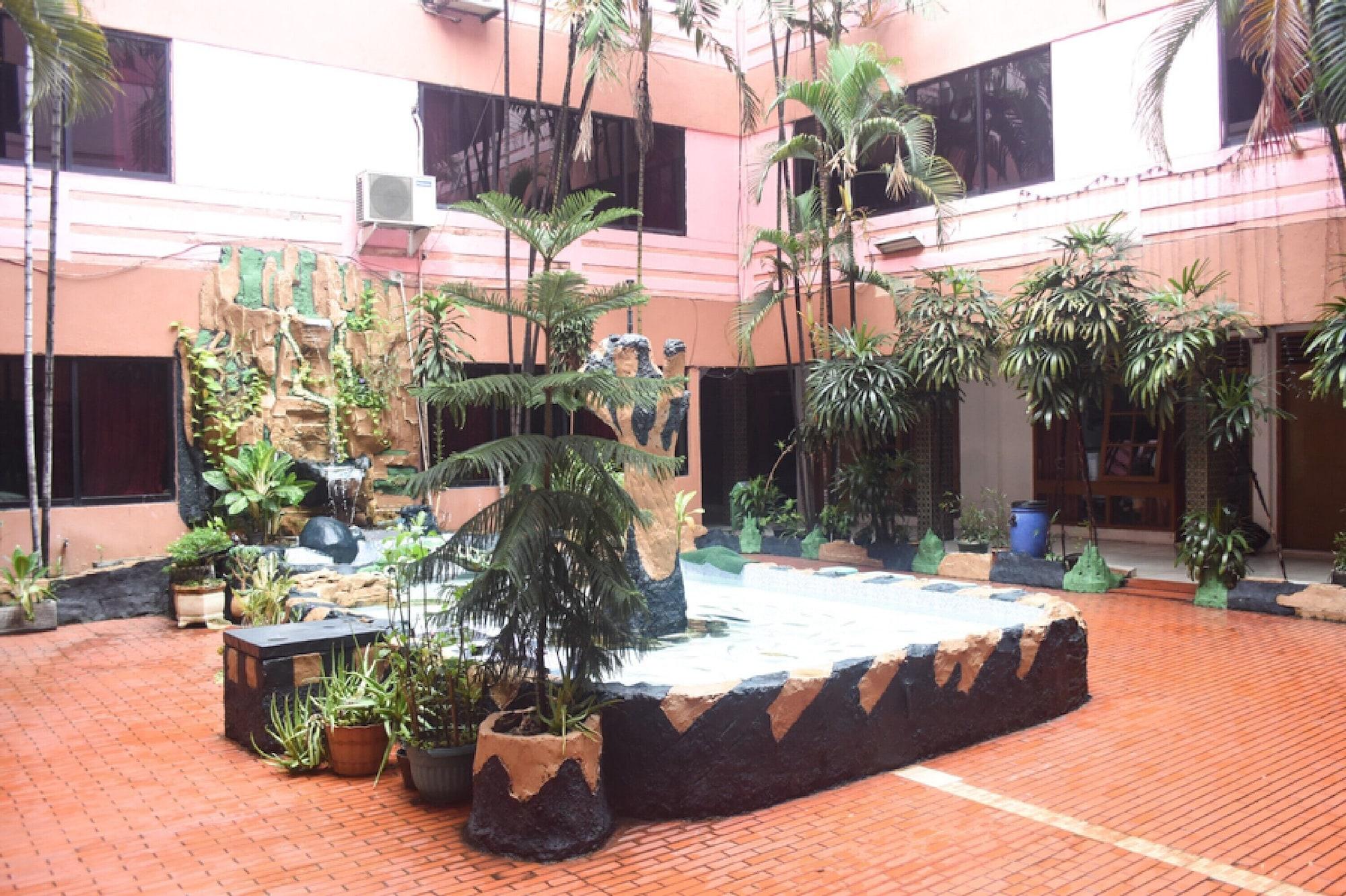 Comodidades del Alojamiento RedDoorz Plus near RSCM Jakarta