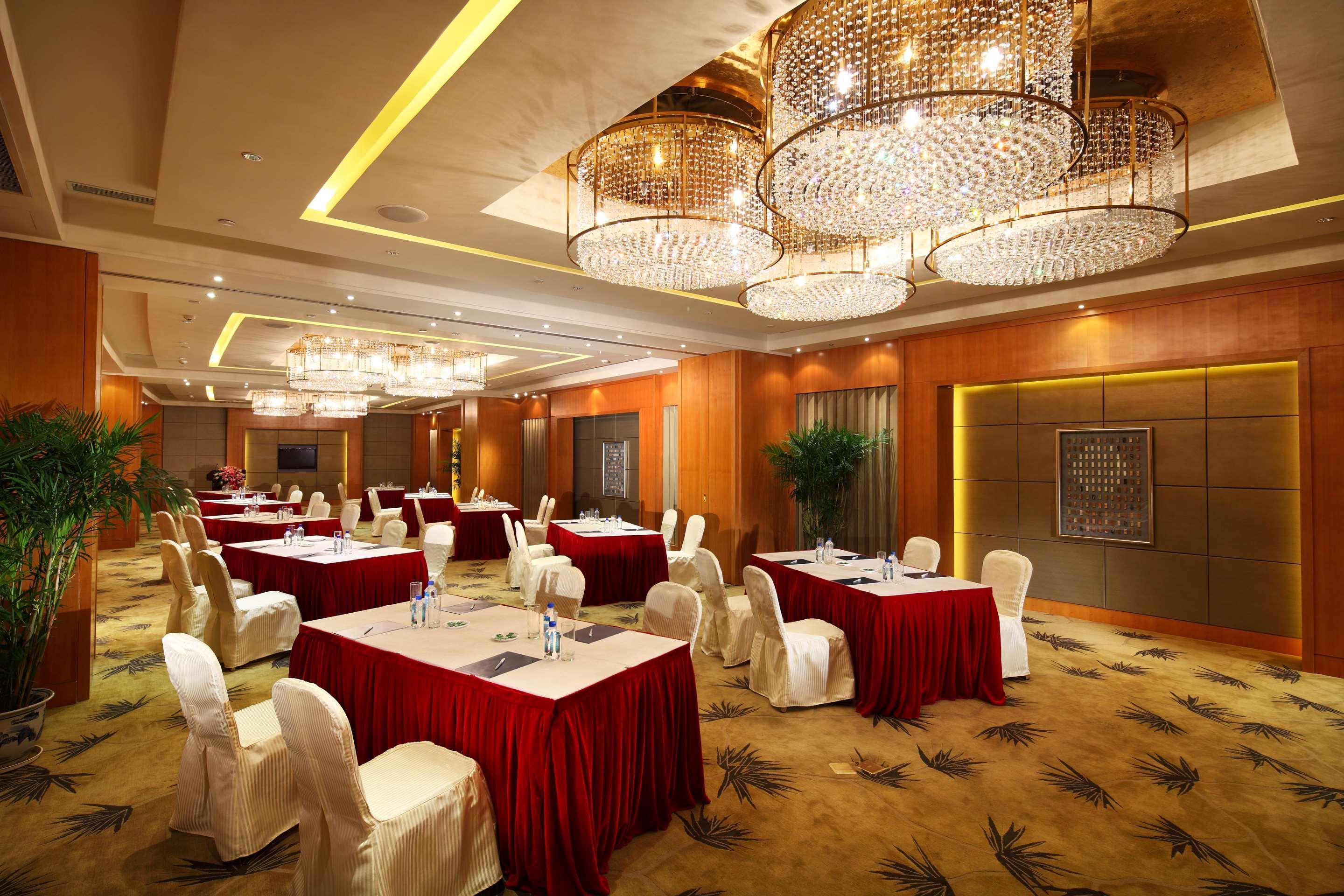 Vista Exterior Hilton Nanjing Riverside