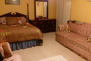 Alquiler Vacacional - Large Furnished Basement Room