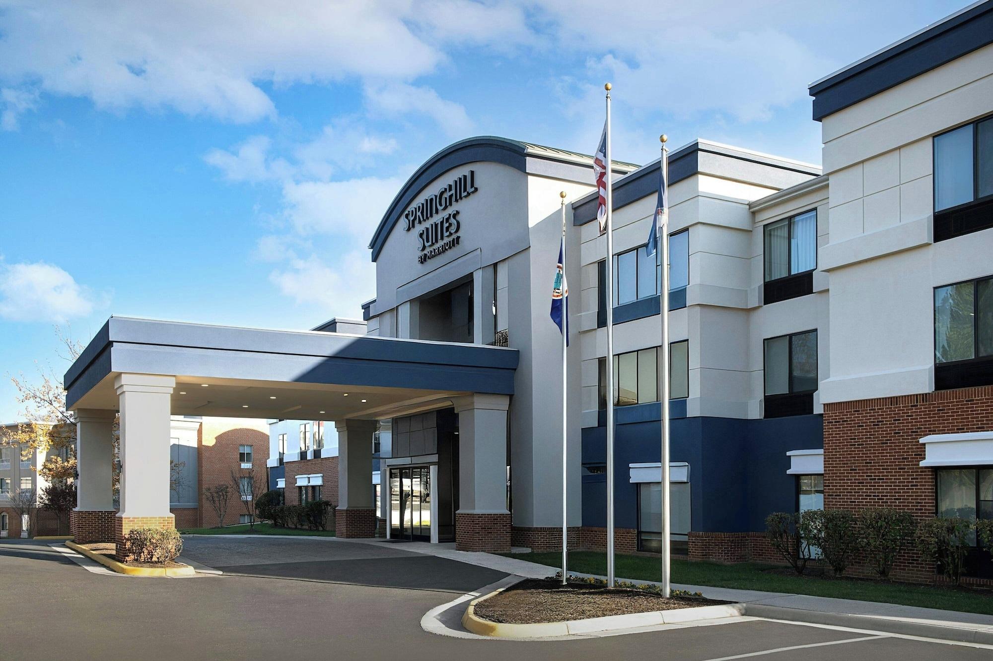 Vista Exterior SpringHill Suites Alexandria