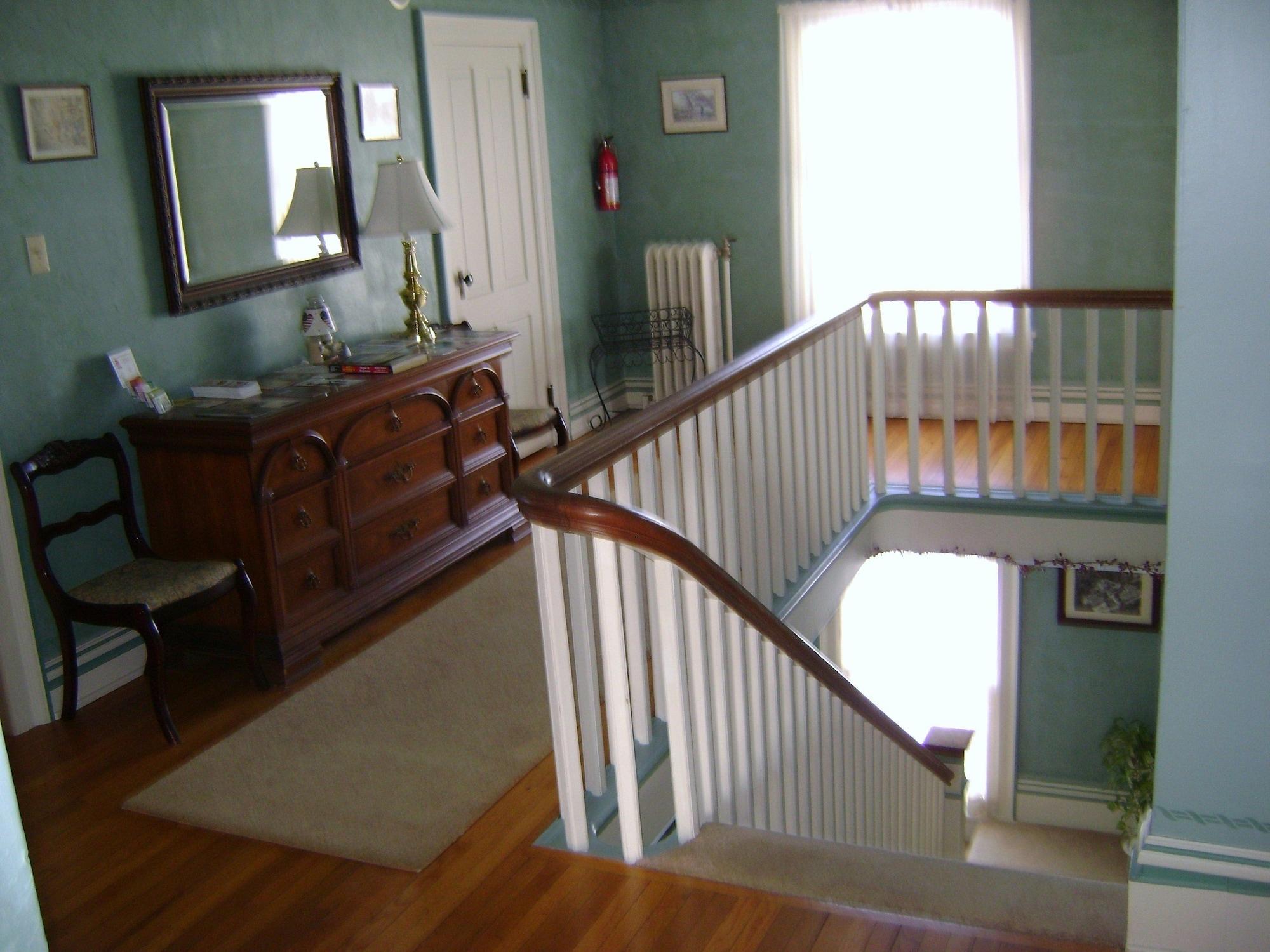 Varios Four Creeks Bed & Breakfast