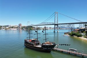 Actividad - Paseo en barco pirata en Florianópolis