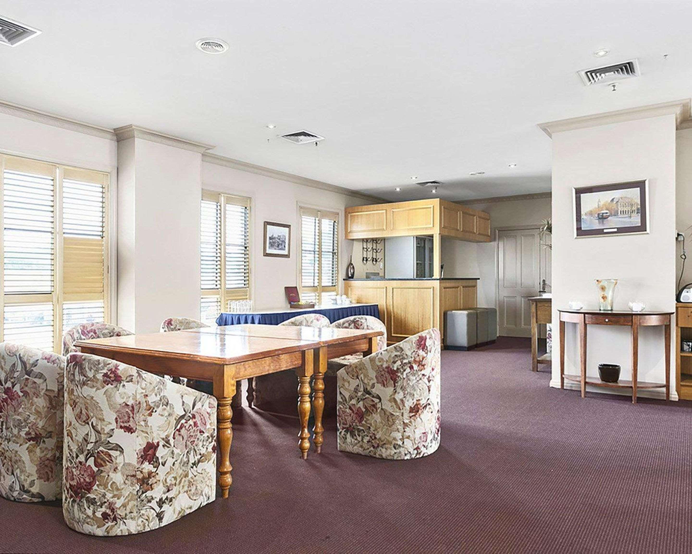 Vista Lobby Quality Inn Colonial