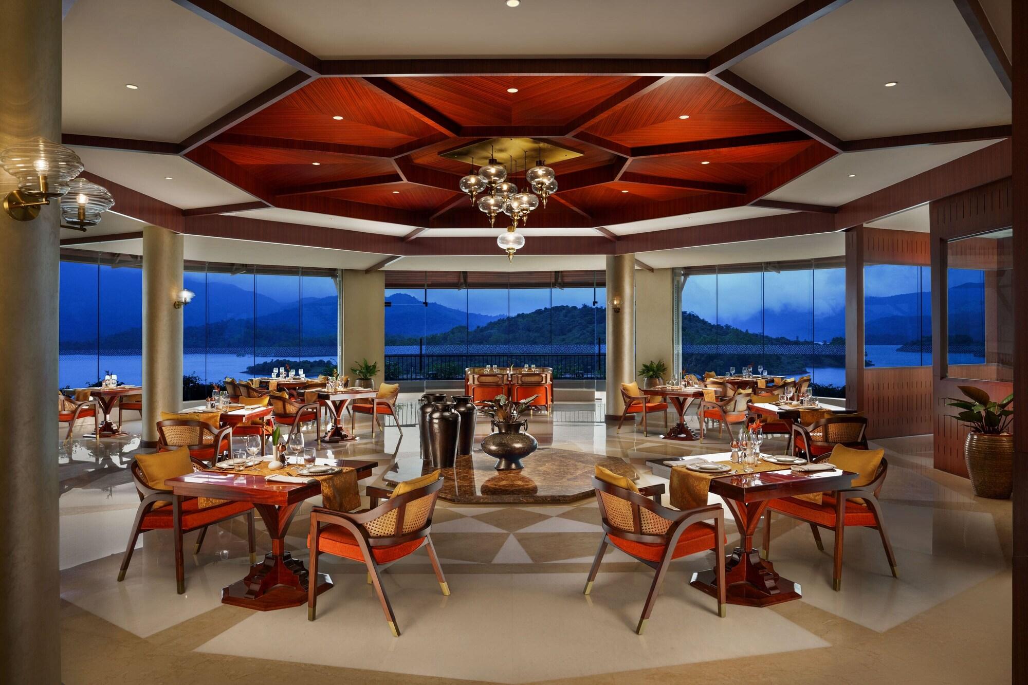 Restaurant Taj Wayanad Resort & Spa, Kerala