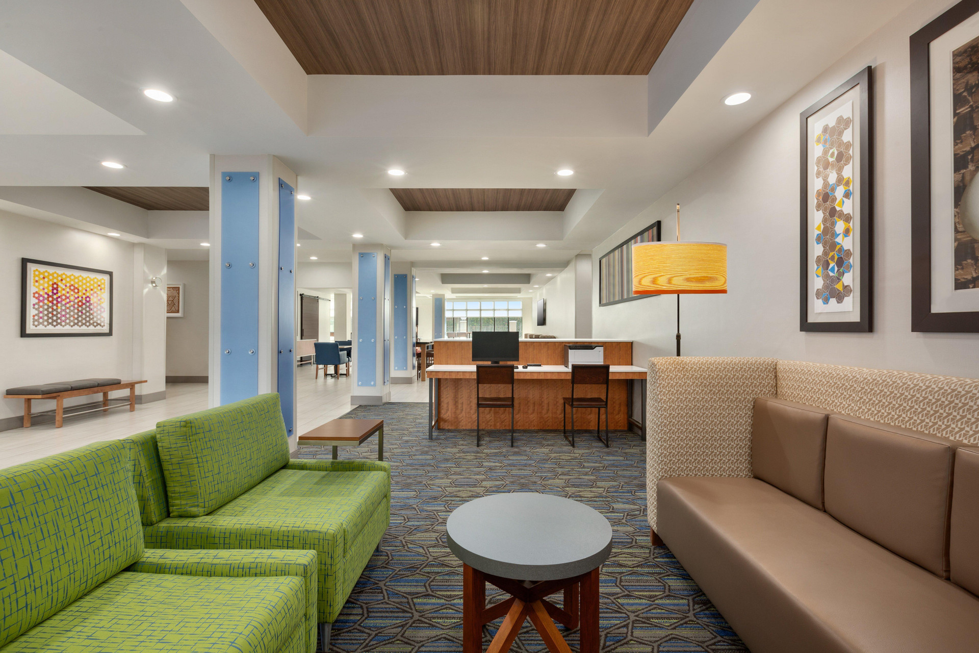 Vista Lobby Holiday Inn Express Hotel & Suites Merced by IHG