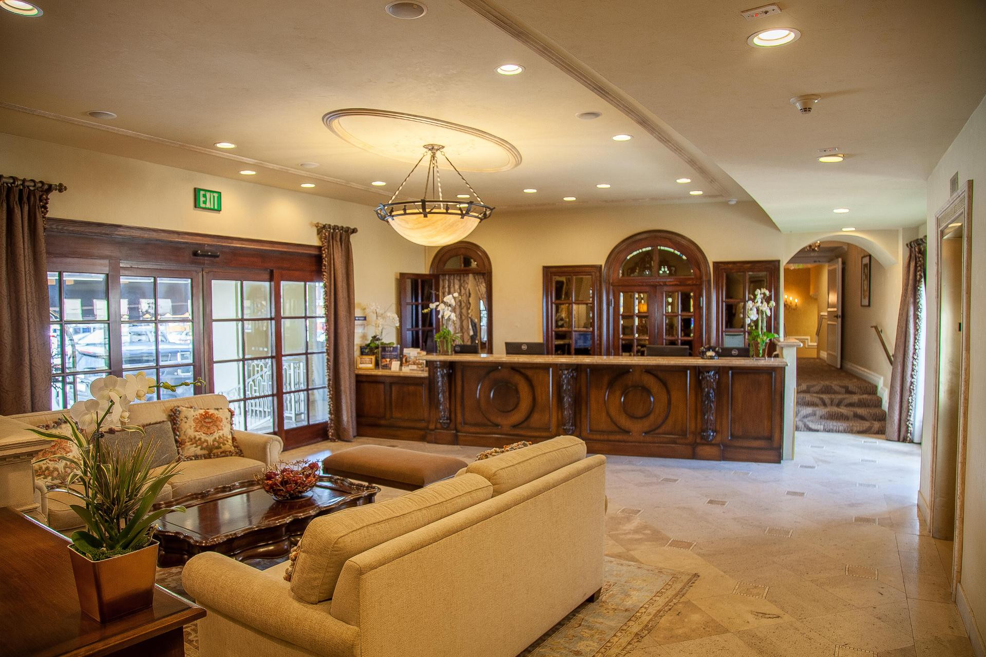 Vista Lobby Best Western Plus Sunset Plaza Hotel