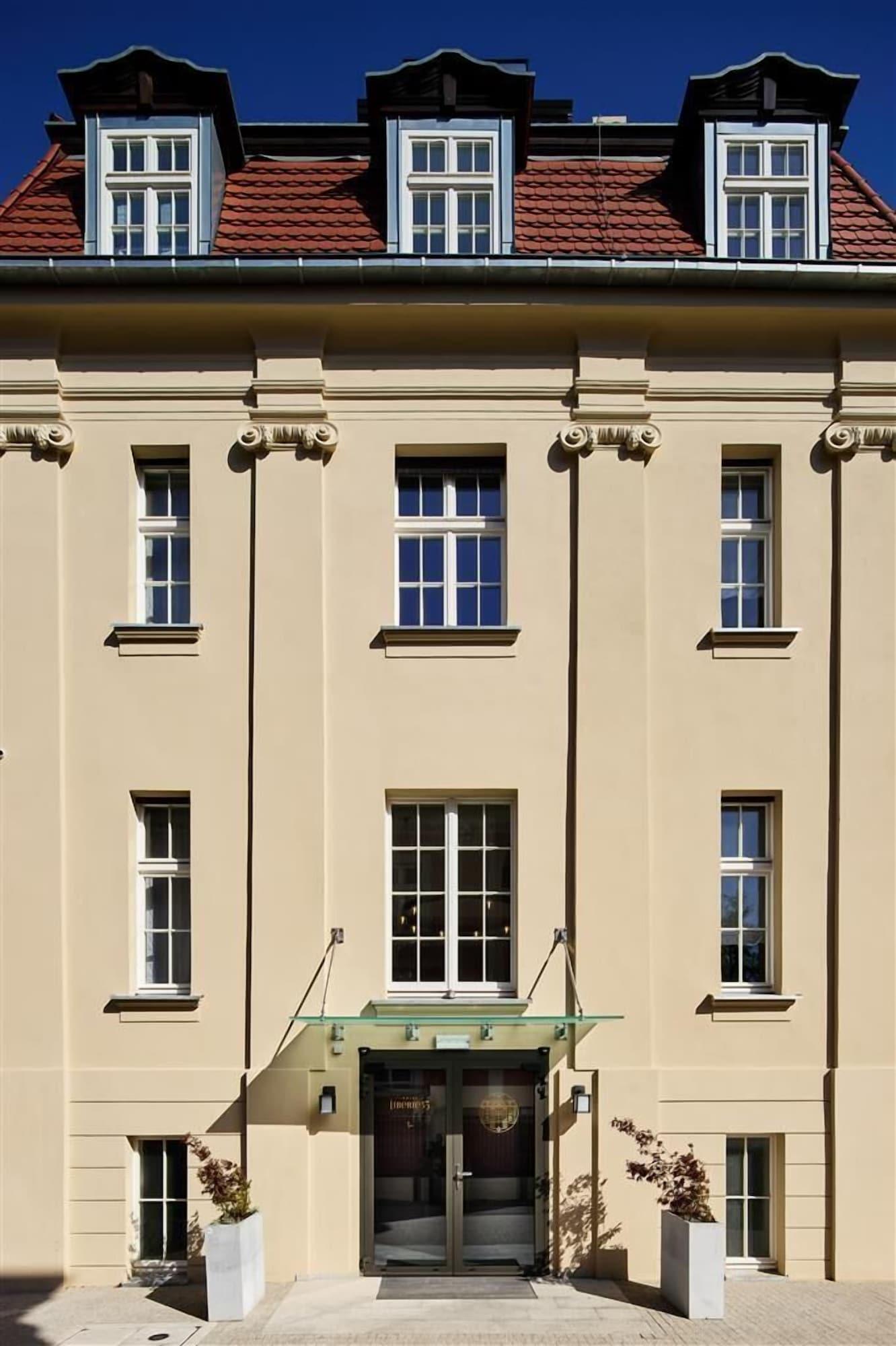 Vista Exterior Hotel Liberté 33