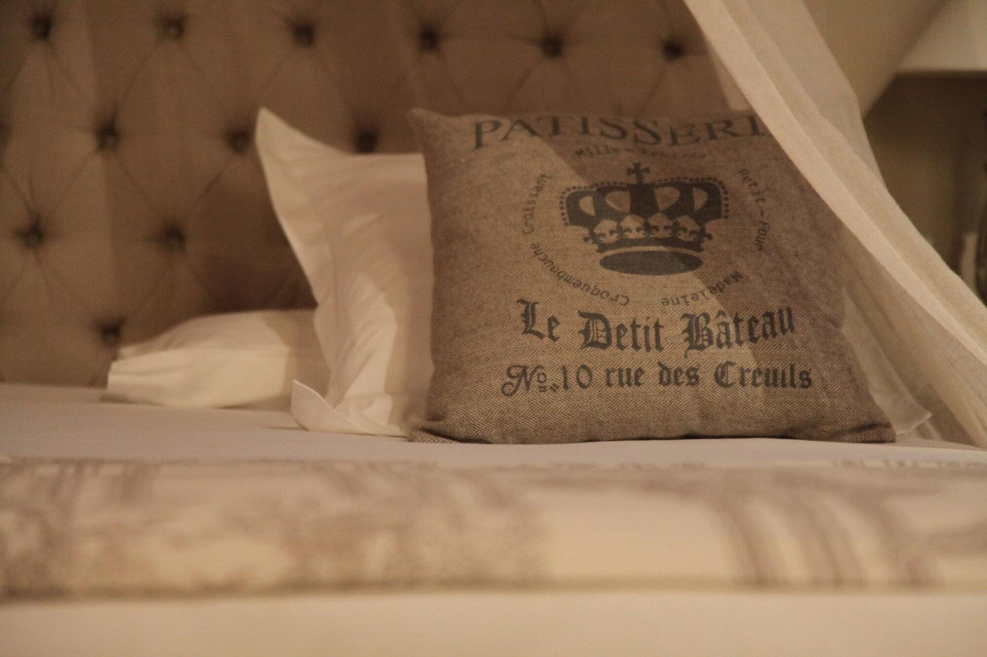 Set de Habitación Logis Hôtel Restaurant Le Cheval Blanc