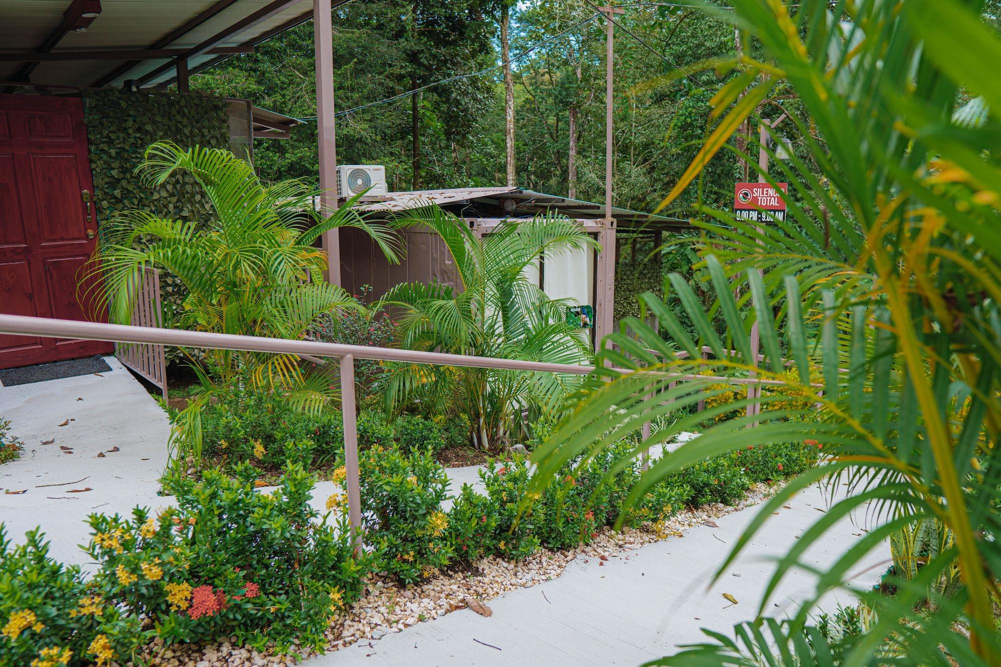 Vista Exterior Hotel Villas y Glampings MyA, Puerto Viejo, Limon, C.R