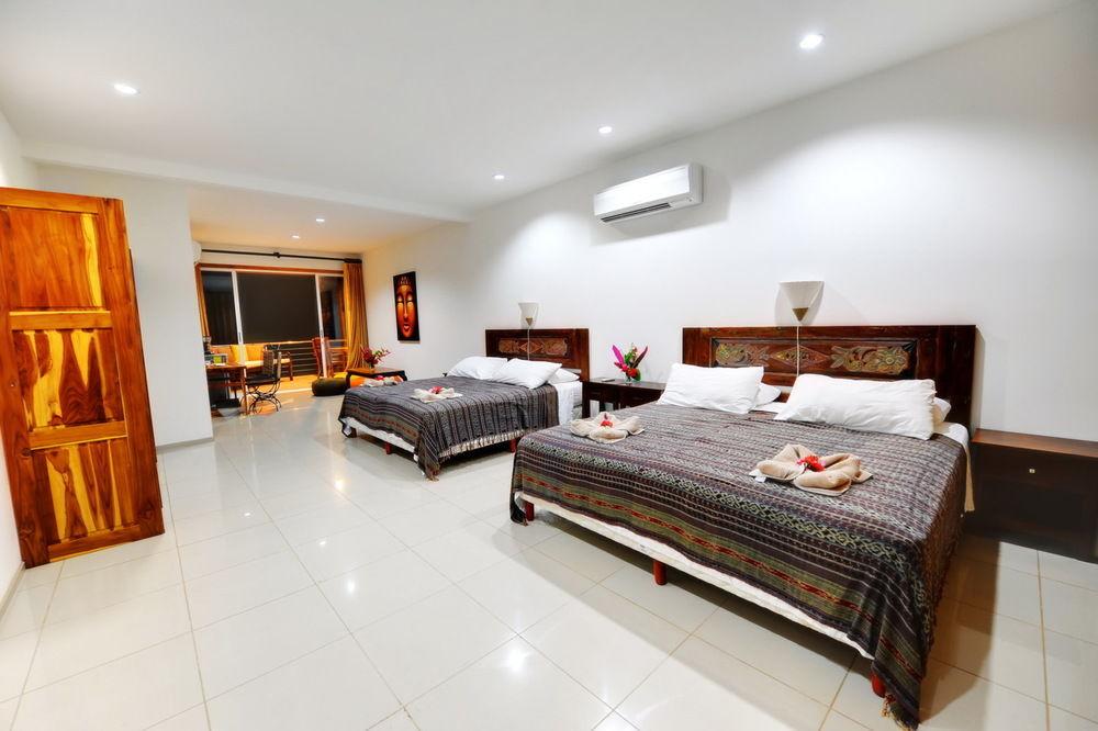 Habitación Cafe de Paris B&B