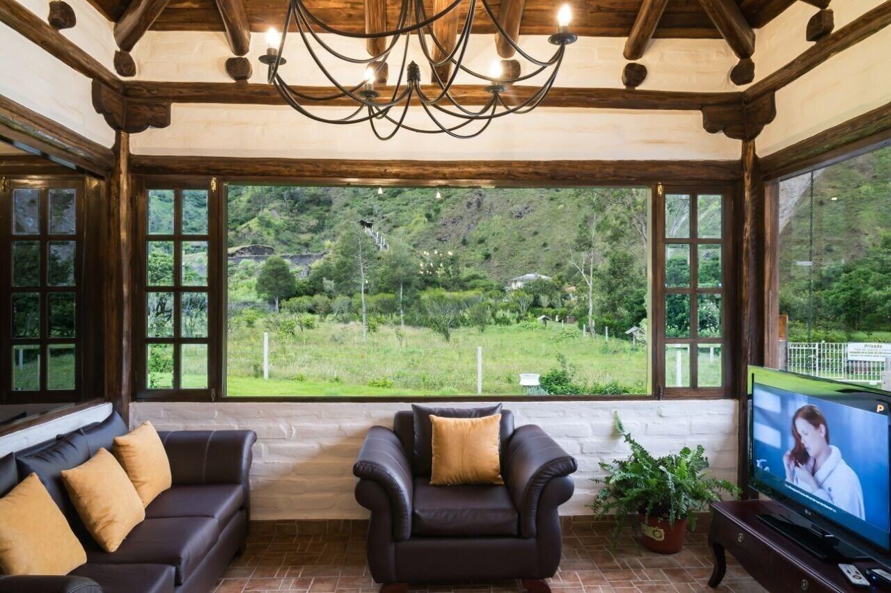 Vista Lobby En Casa de Luis