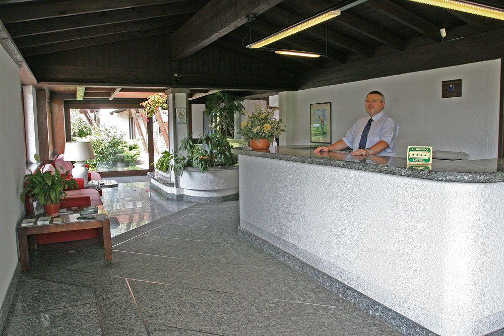 Vista Lobby Golf Hotel