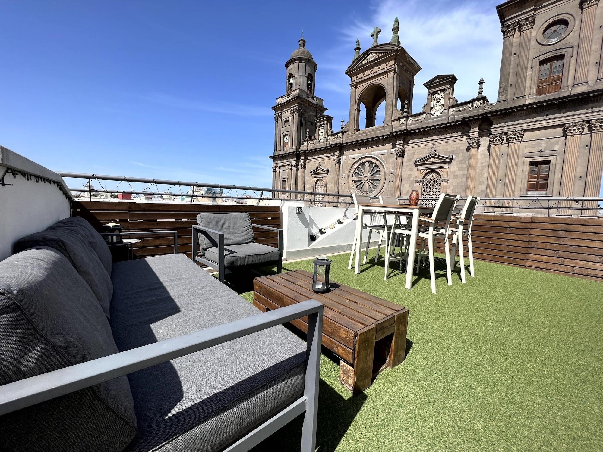 Varios Santa Ana Suite & Rooms