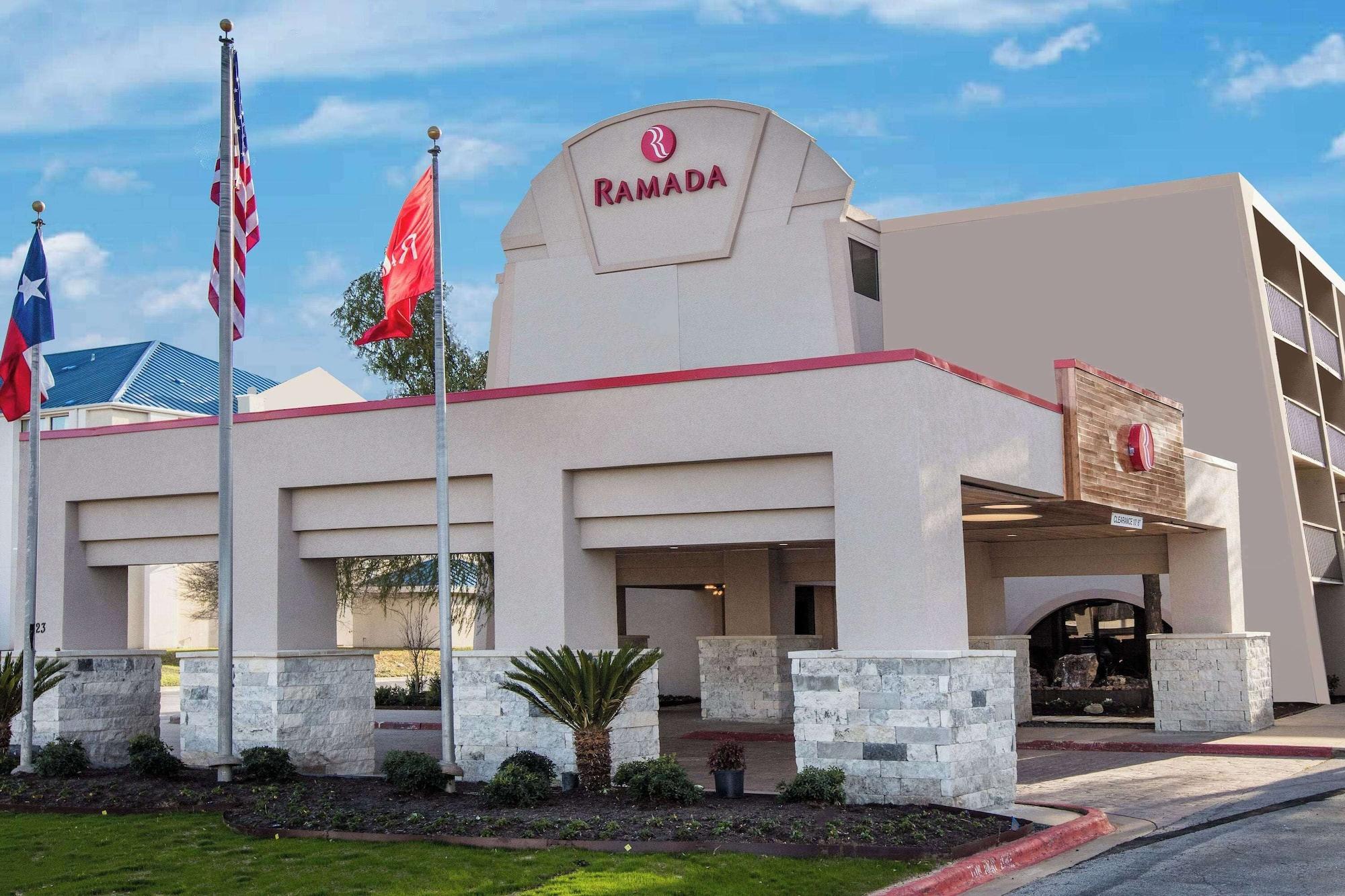 Vista Exterior Ramada by Wyndham Austin South