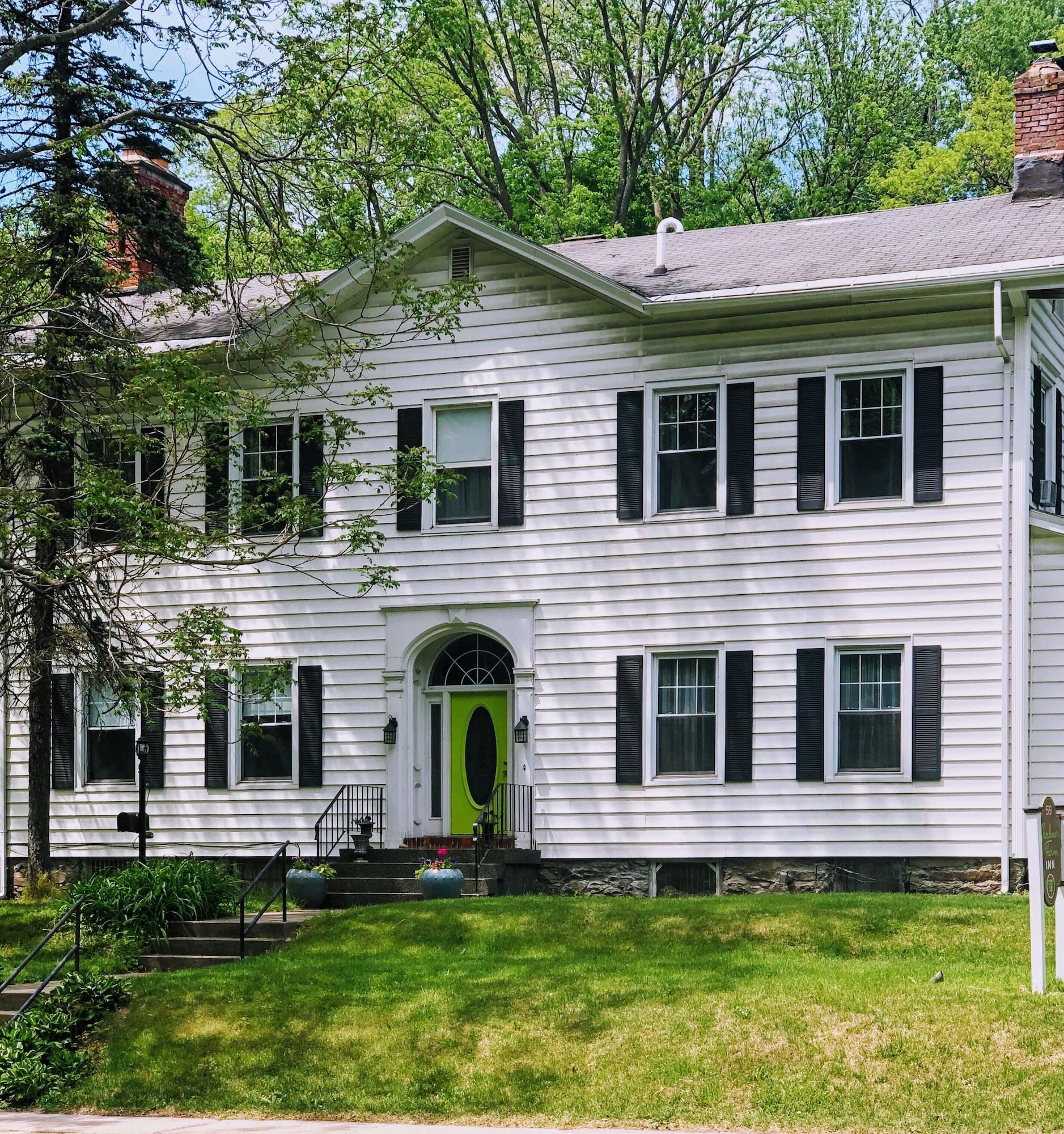 Vista Exterior Gardner Farm Inn