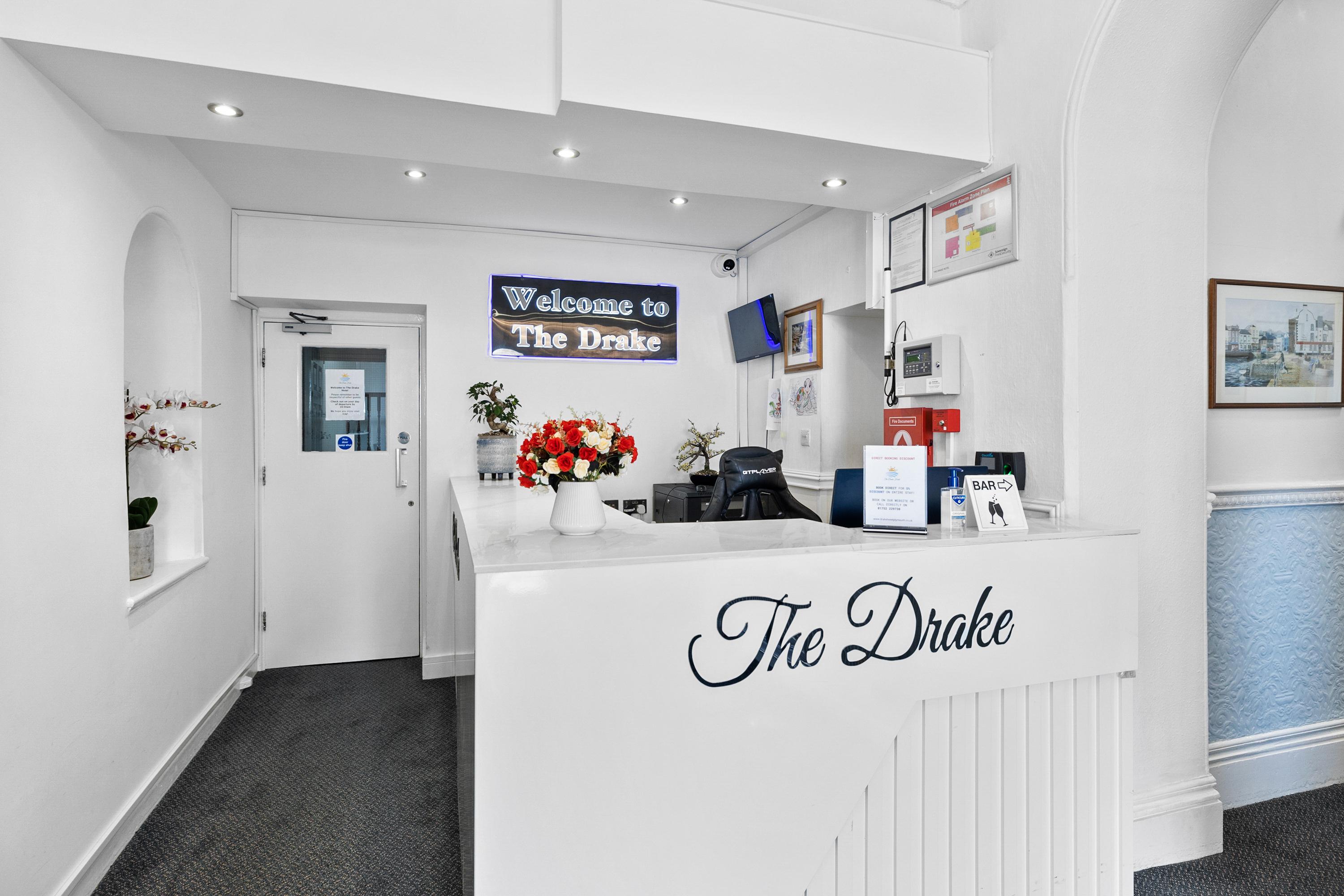 Vista Exterior The Drake Hotel