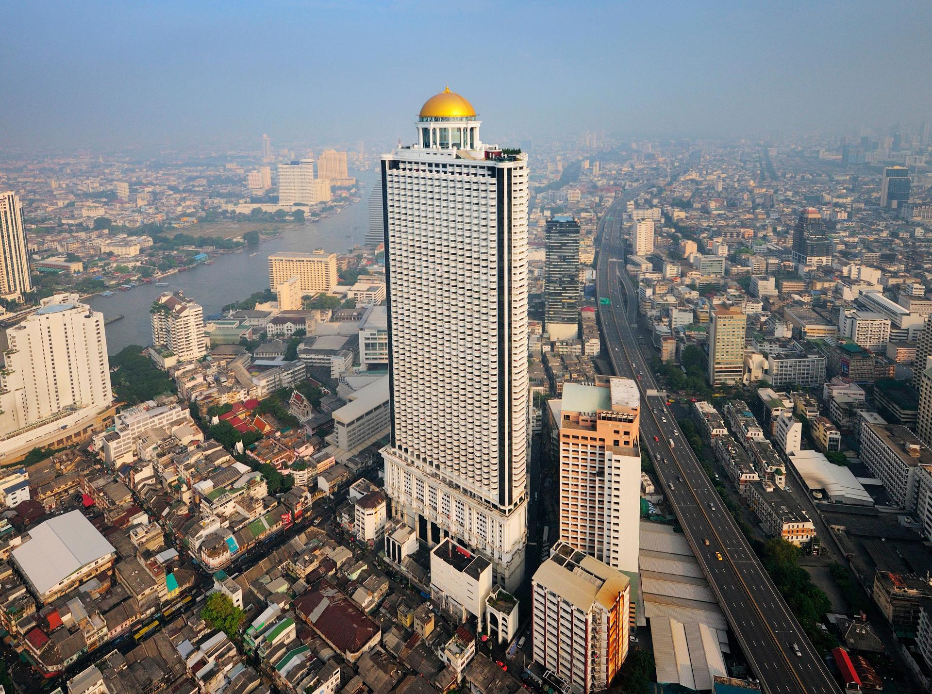 Vista Exterior Tower Club at lebua
