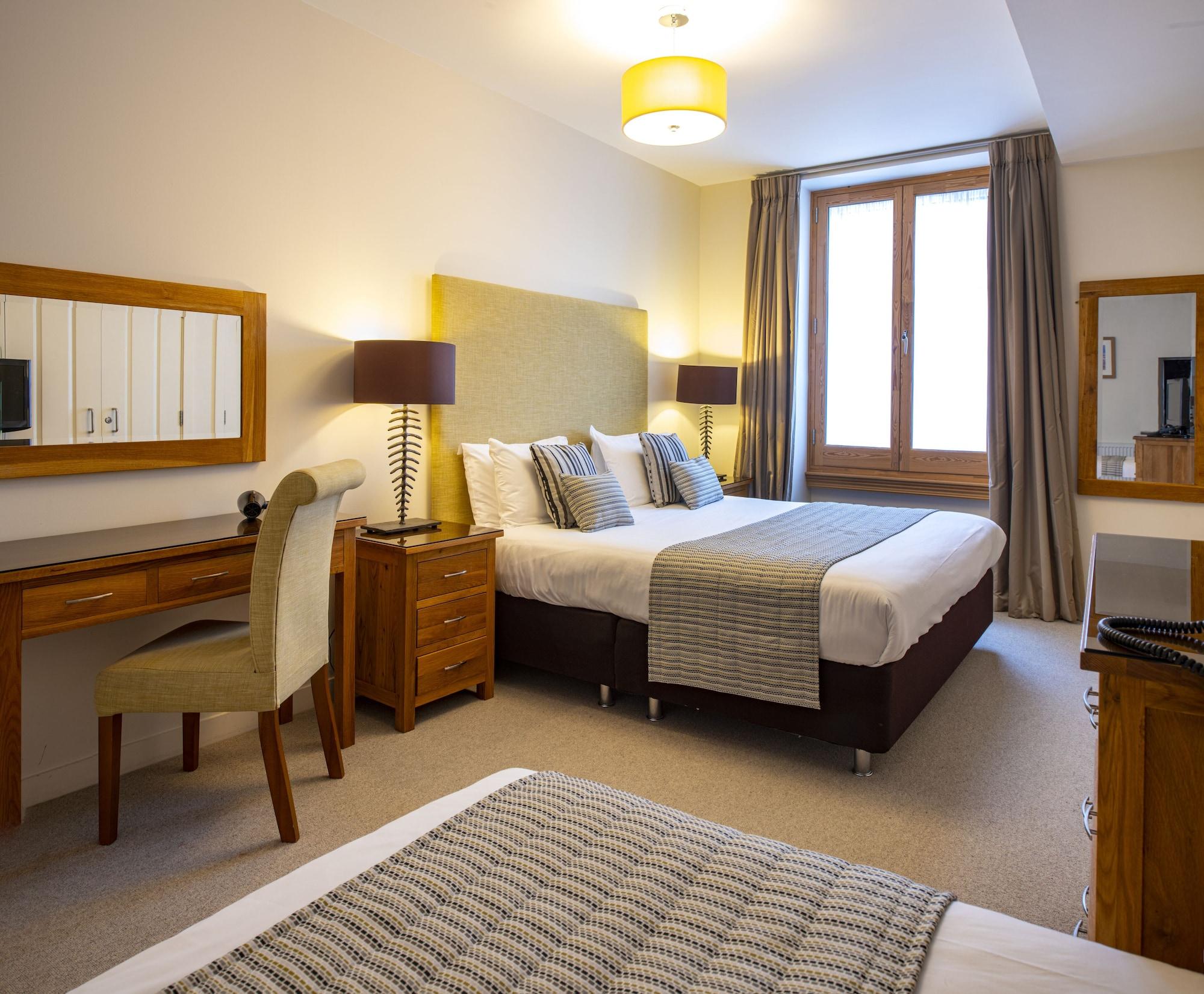 Set de Habitación Inverness City Suites