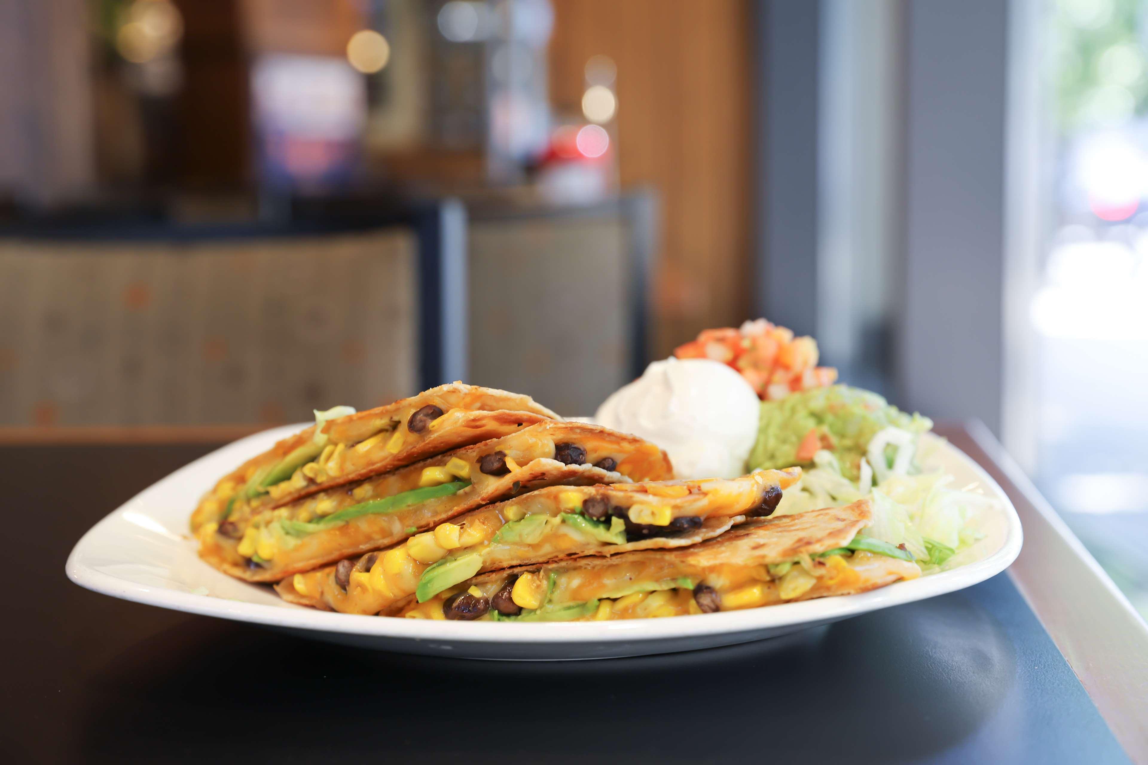 Restaurant Radisson Plaza Hotel at Kalamazoo Center