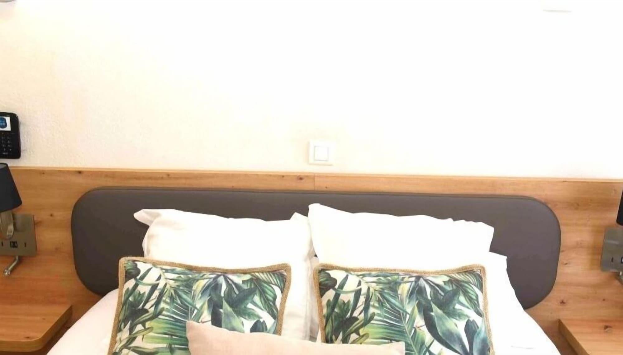 Varios Azur Hotel