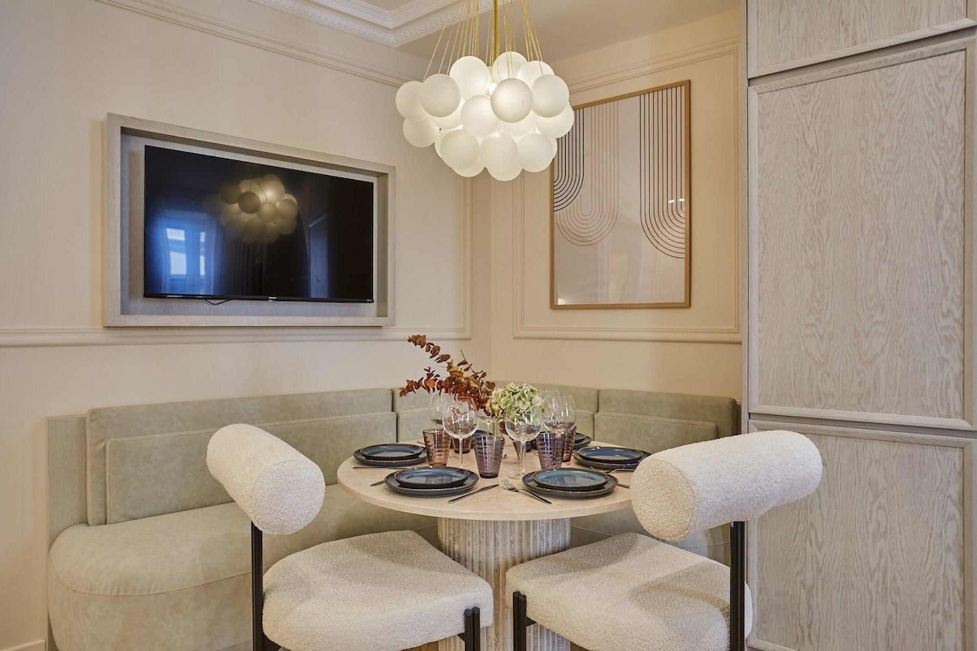 Restaurant Apartment in the Marais With Air-conditioned