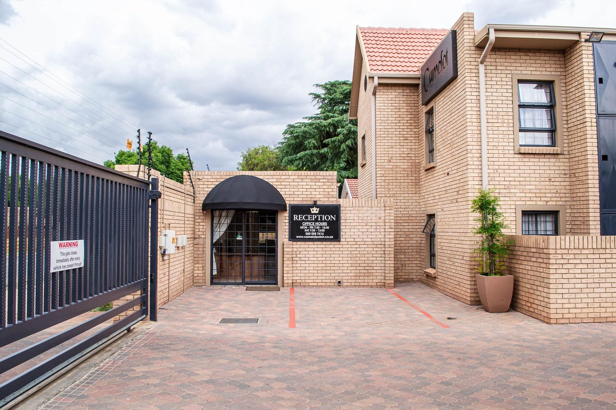 Vista Lobby Camelot Guest House & Apartments