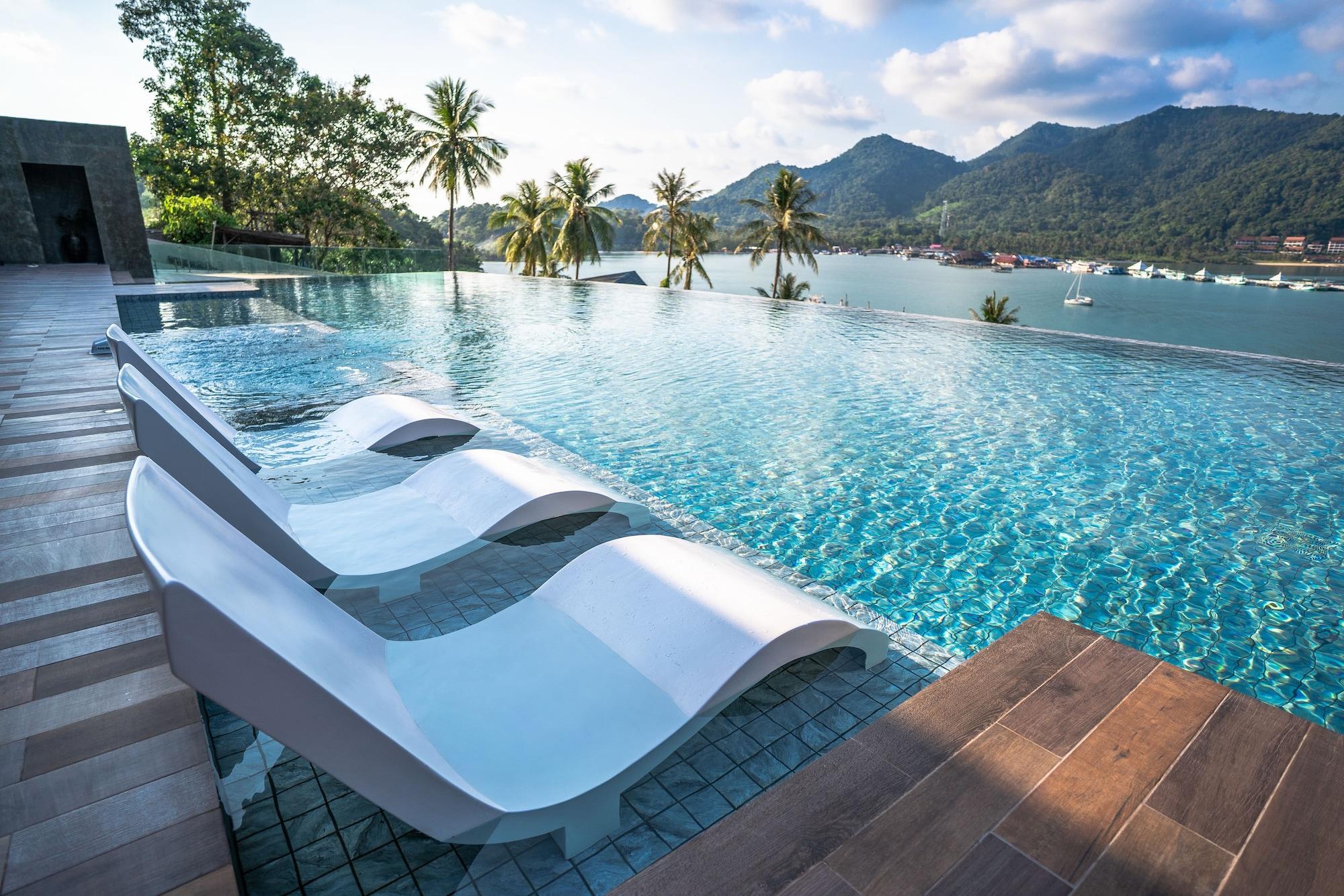 Vista Piscina Bhuvarin Resort