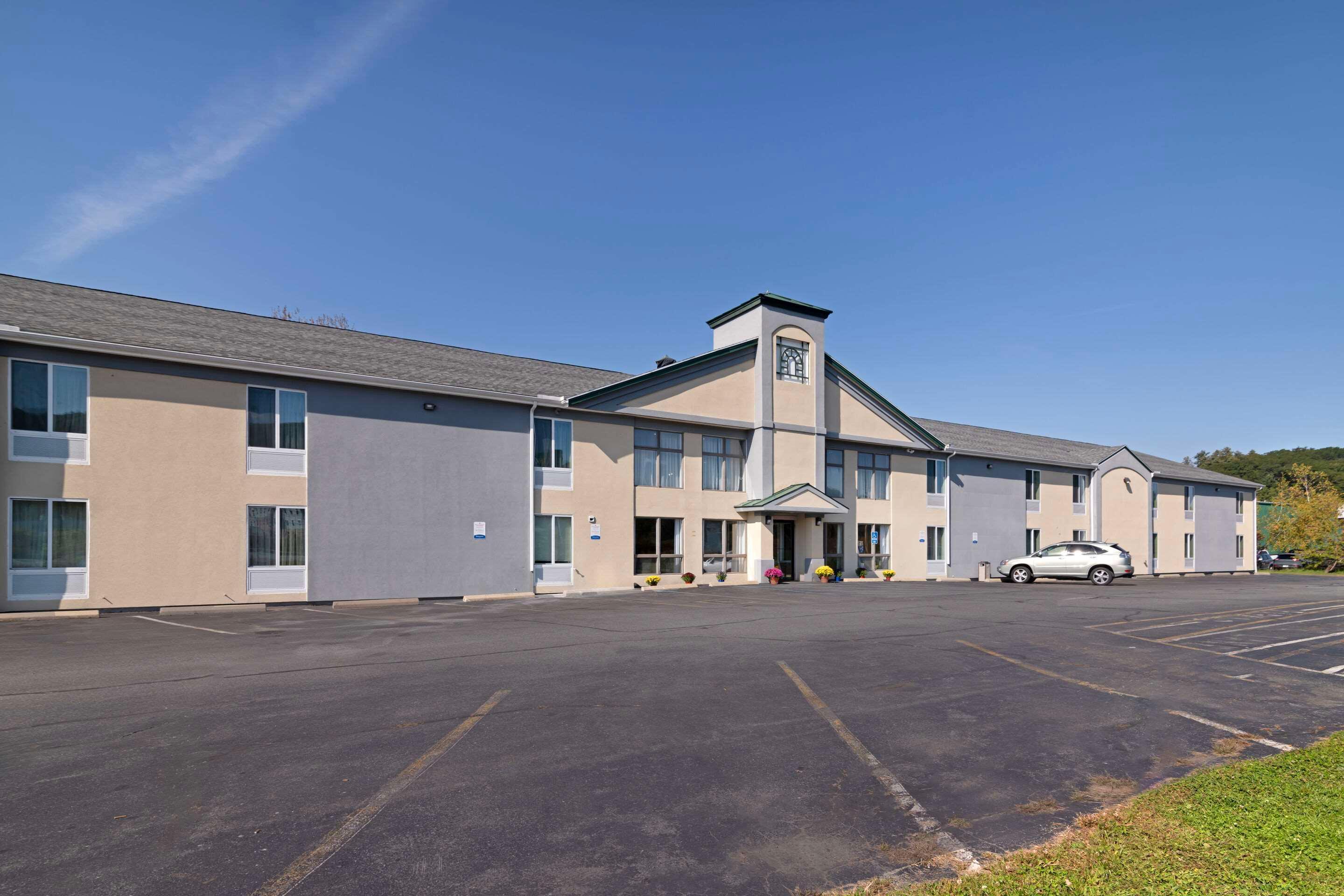 Vista Exterior Quality Inn White River Junction