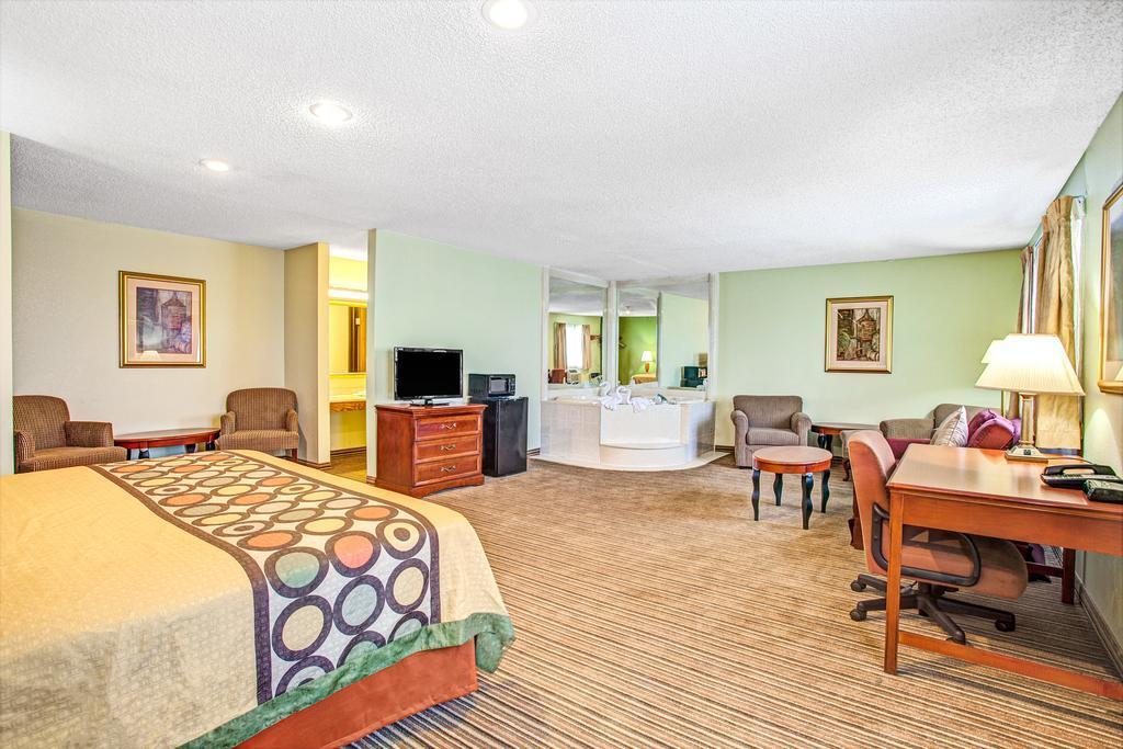 Spa American Inn Suites Detroit Metro Airport