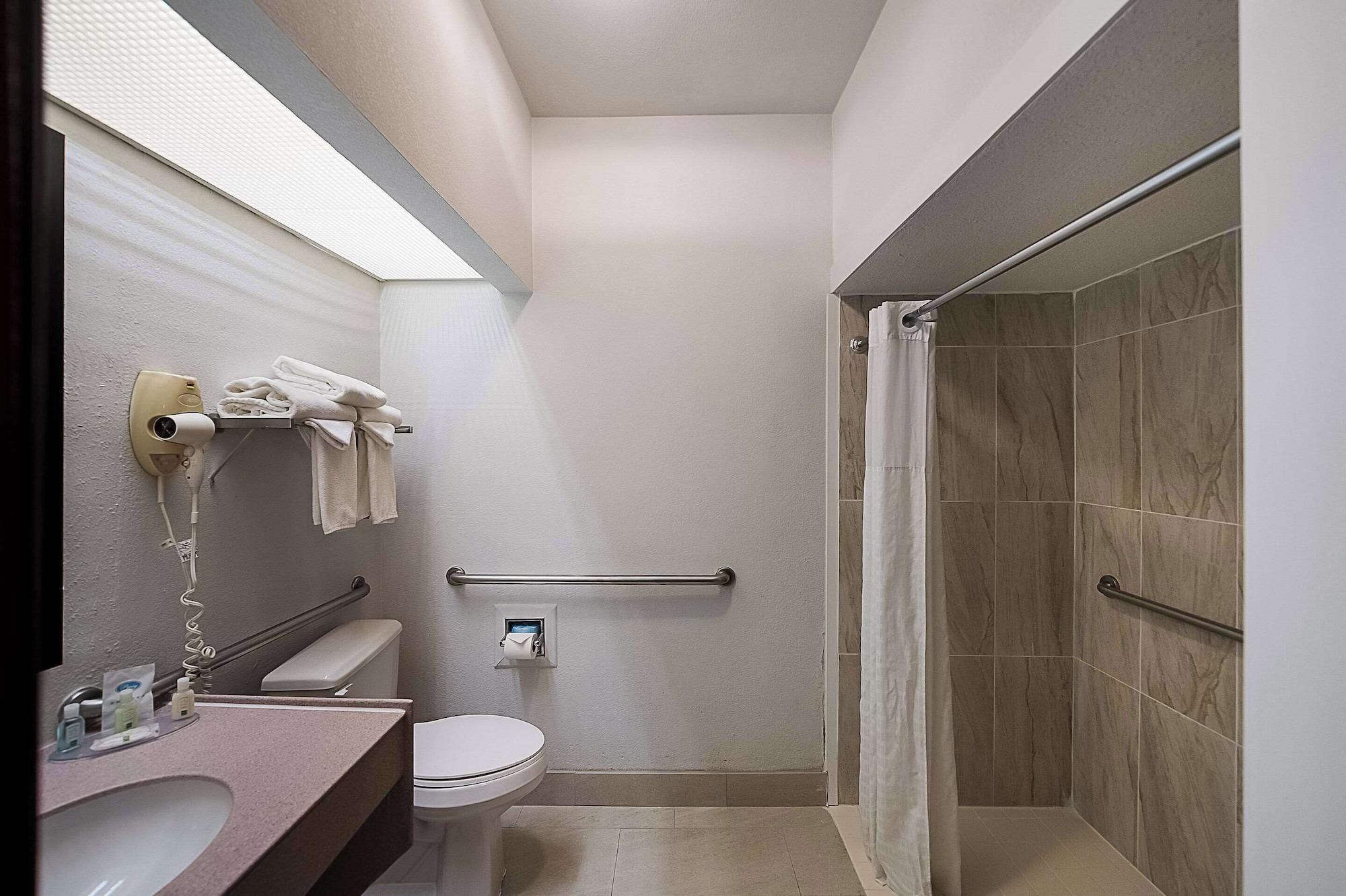 Habitación Quality Inn & Suites Irving DFW Airport South