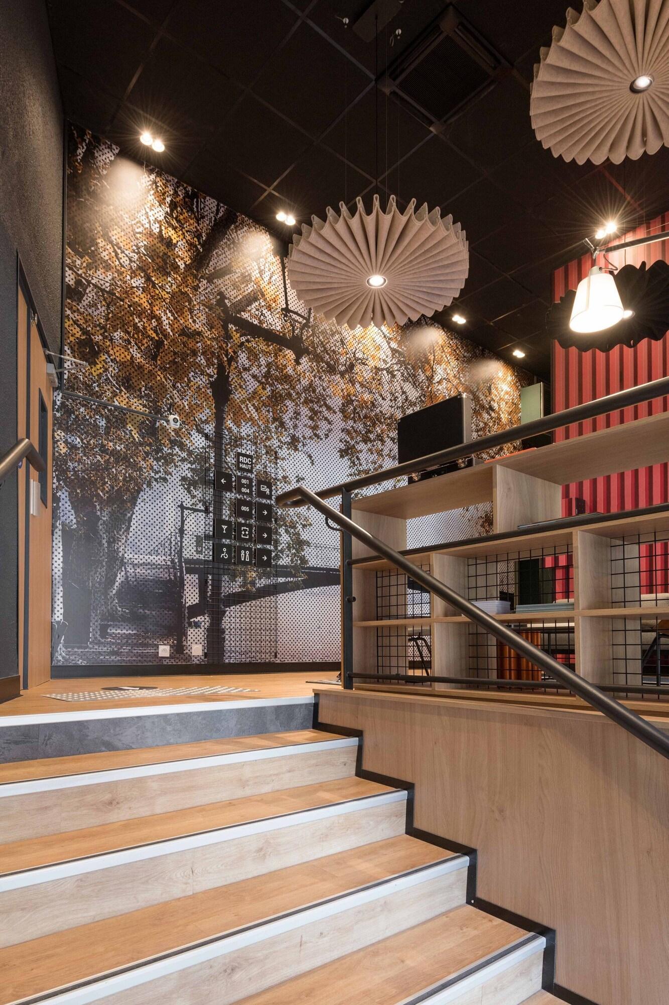 Vista Lobby Ibis Annecy Cran Gevrier Hotel