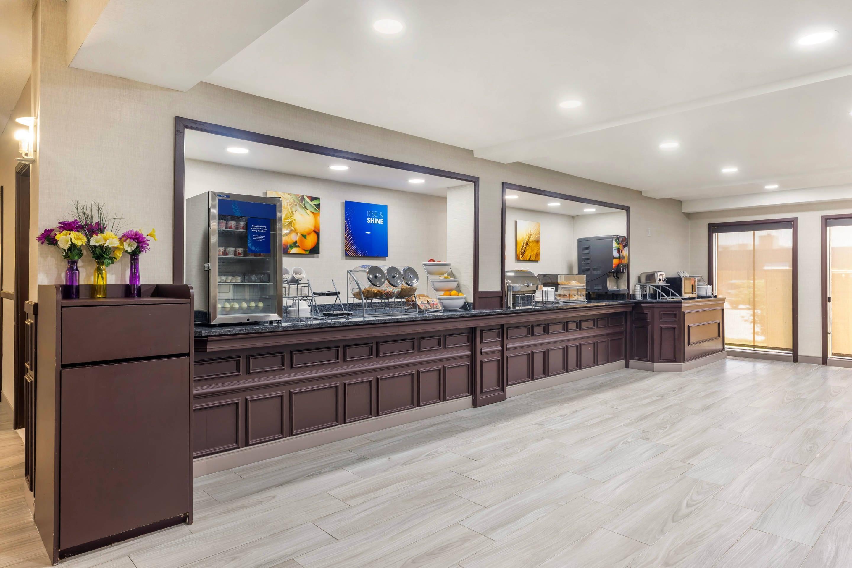 Restaurant Comfort Inn Bourbonnais near I-57