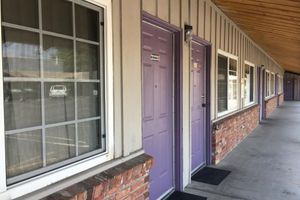 Alojamiento - Sky Ranch Inn