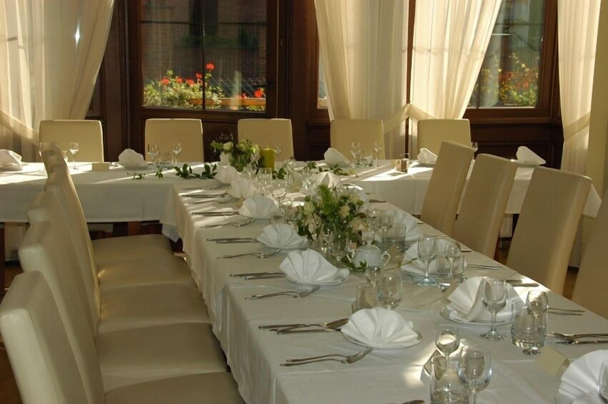 Salón de Baile U Pana Cogito