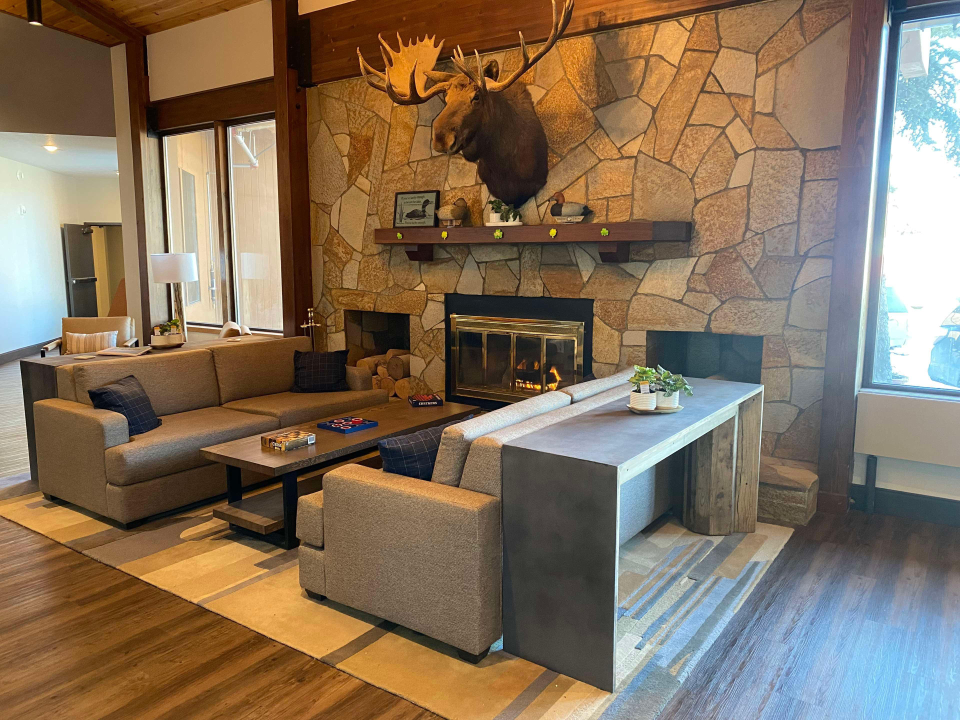 Vista Lobby Best Western Lake Lucille Inn