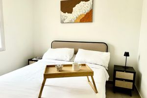 Alquiler Vacacional - New Modern 1B Apt Kitchen & TV