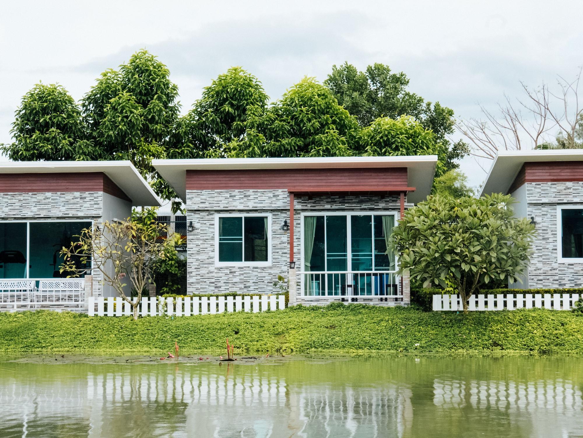 Vista Exterior Rai Fahpratan Home and Garden