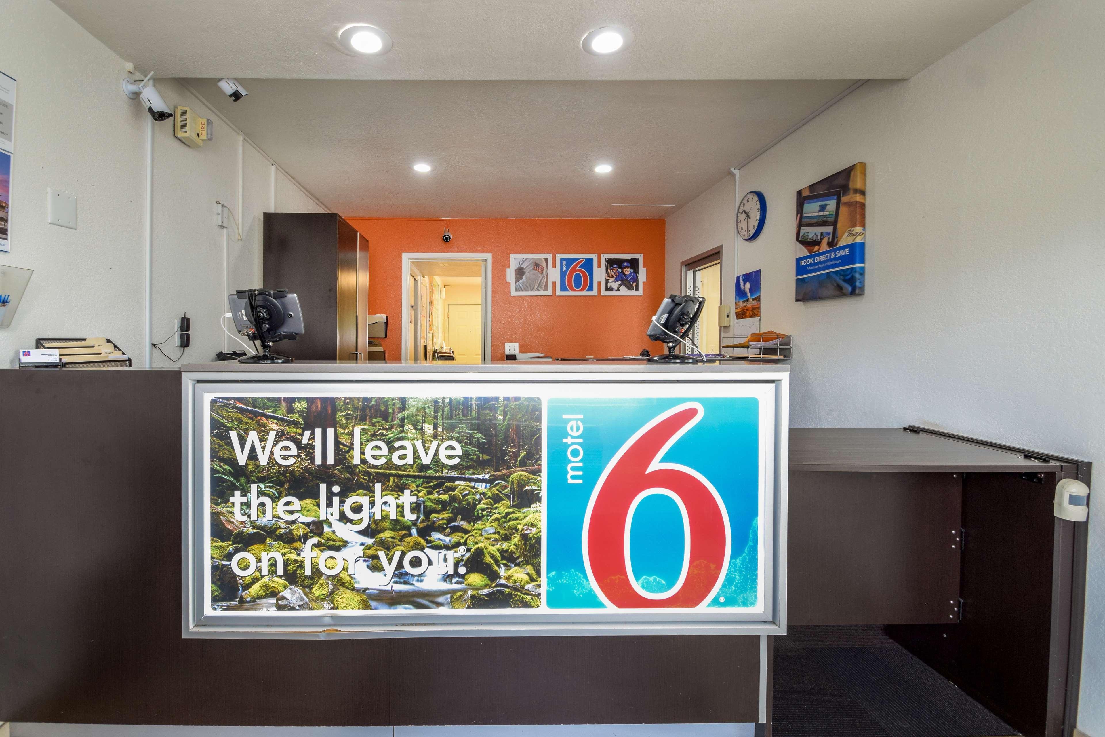 Vista Lobby Motel 6 Kelso - Mt. St. Helens