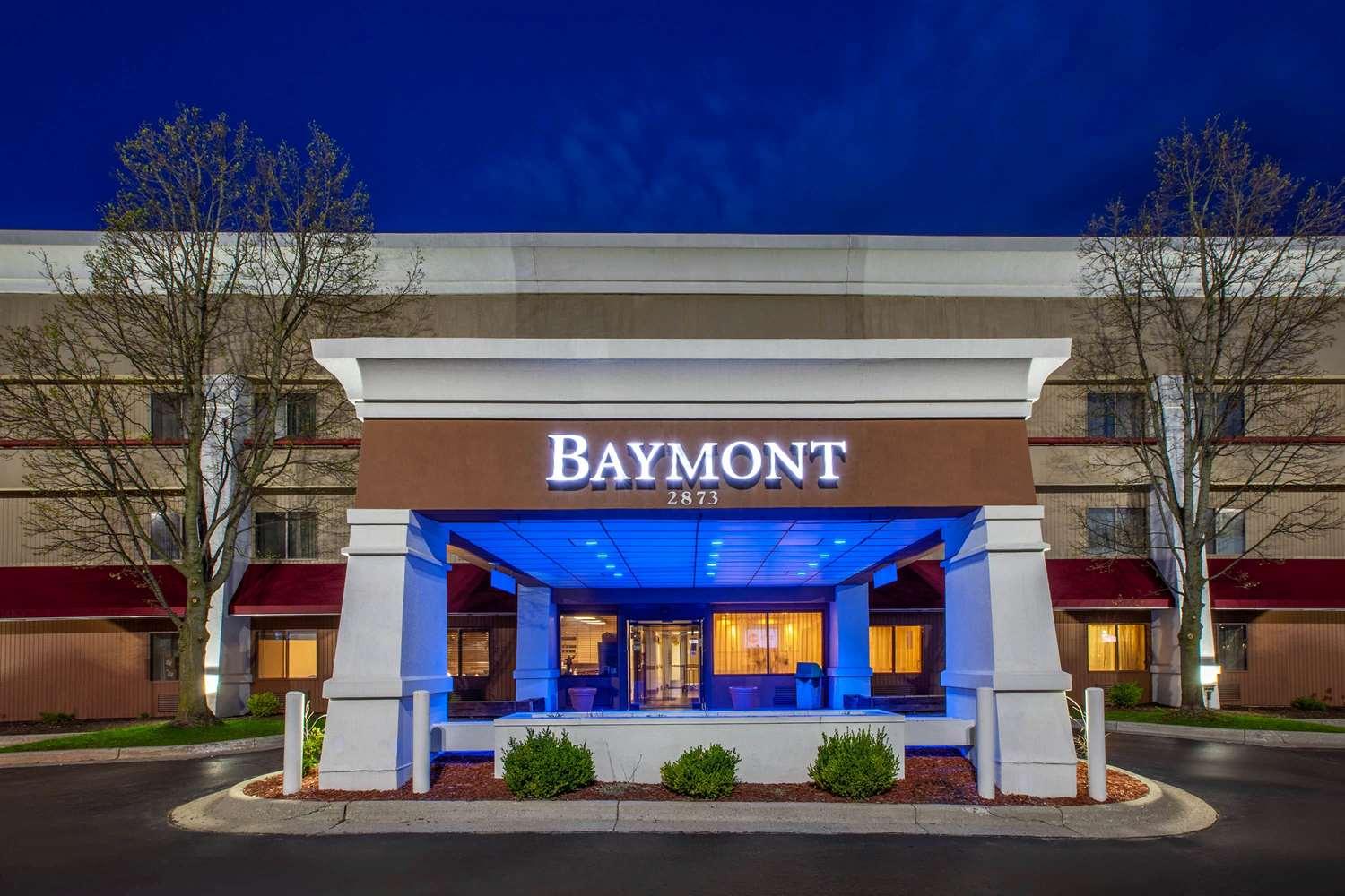 Vista Exterior Baymont Grand Rapids Airport