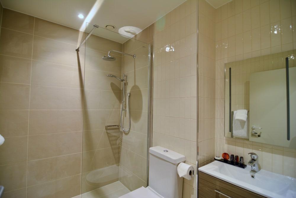 Baño Heeton Concept Aparthotel Edinburgh Queen Street