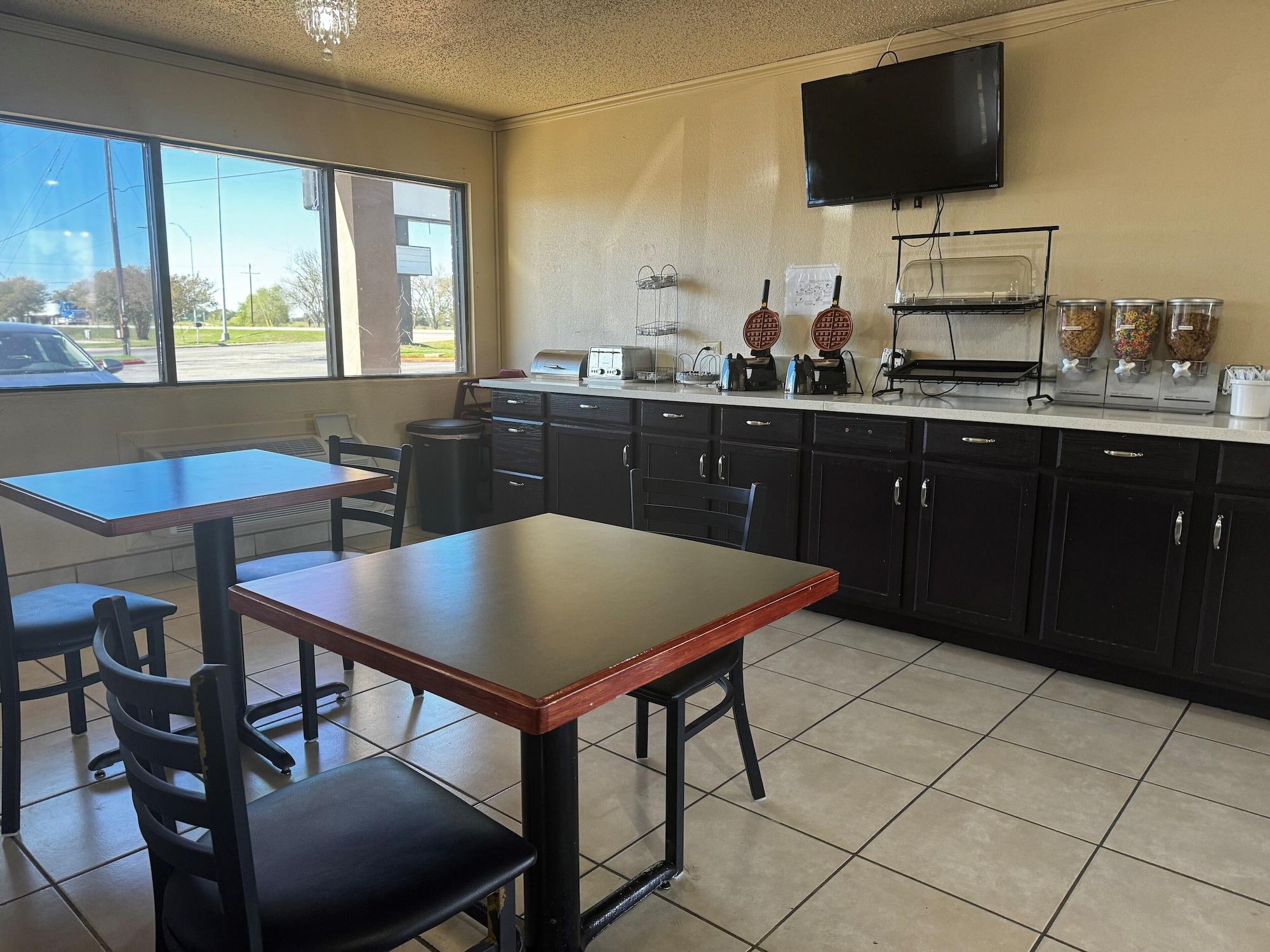 Restaurant Super 8 by Wyndham Giddings