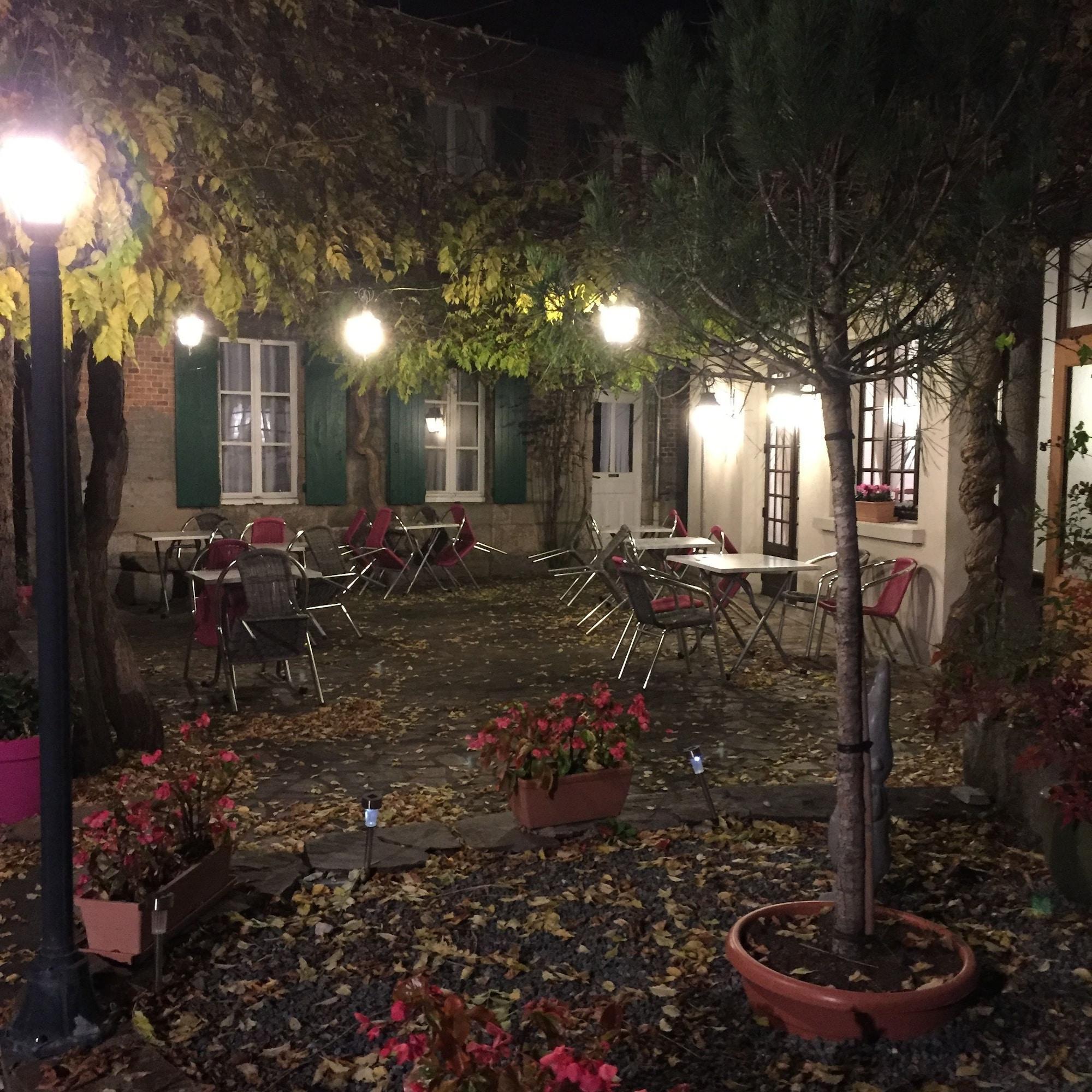 Varios Hôtel Restaurant Le Central