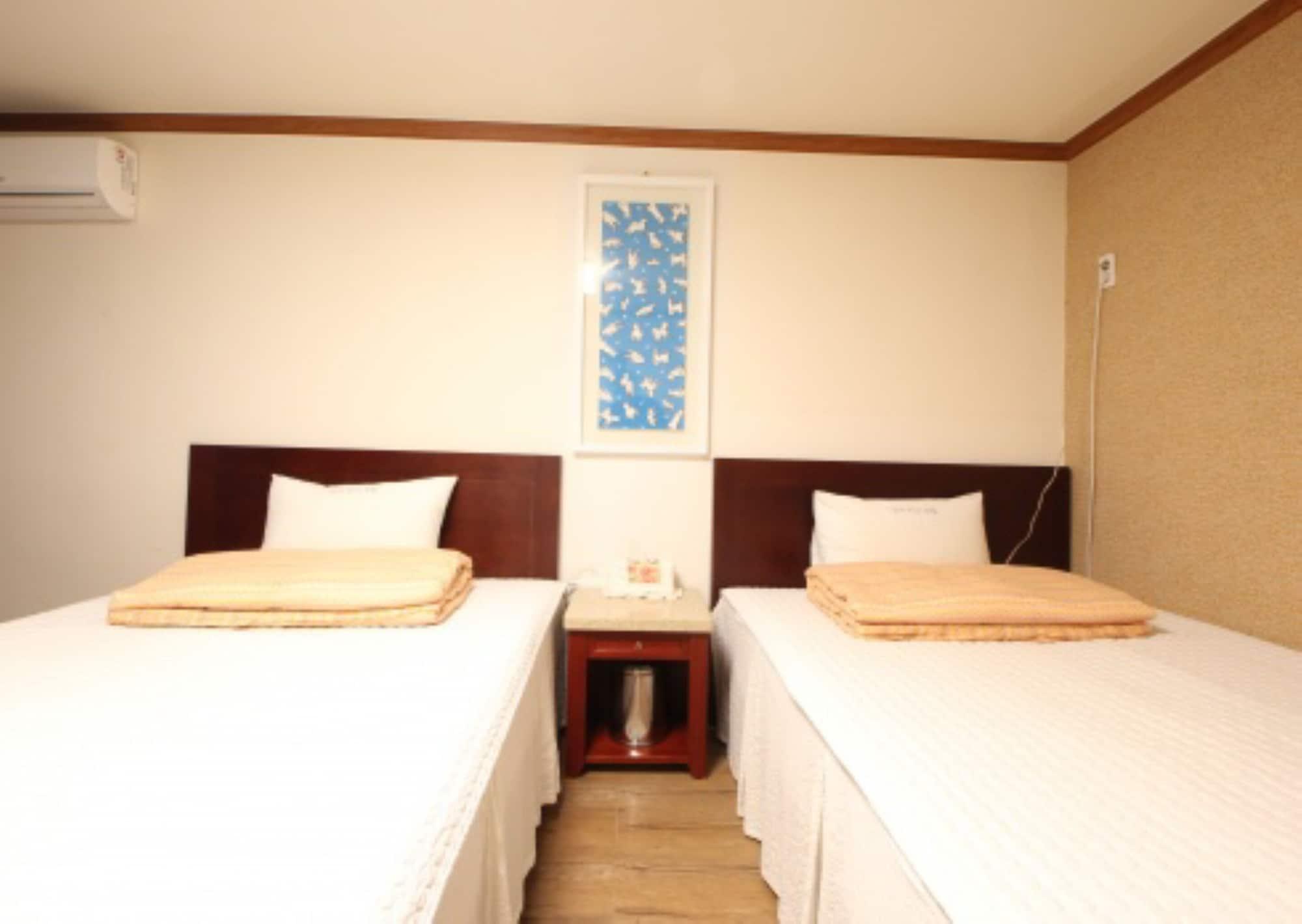 Habitación Yangji Park Hotel