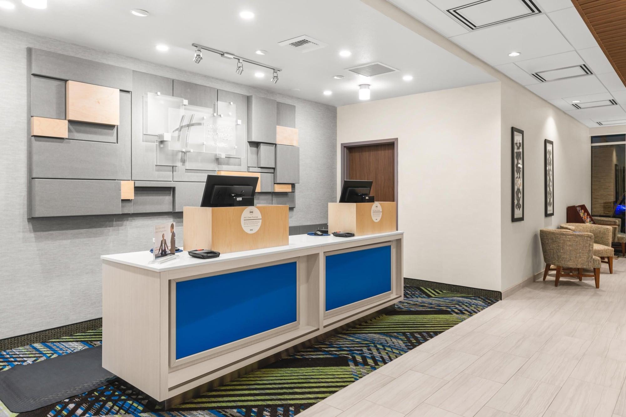 Vista Lobby Holiday Inn Express & Suites Willows by IHG